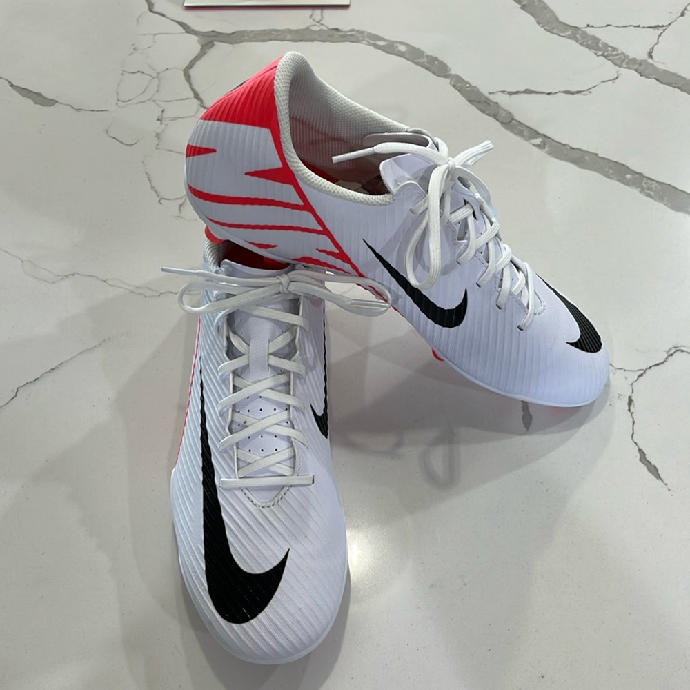 NWOT Nike Men's Mercurial Vapor 15 Academy